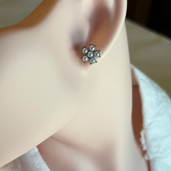 Elegant Silver Pearl Flower Earrings - Picture 3 of 6